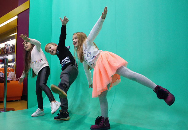 Photo 6 - Automatic filming people on chromakey and instant editing