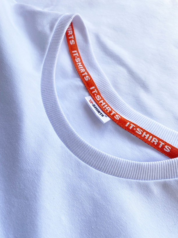 Фото 3 - Виробництво і продаж футболок та аксесуарів для айтішників