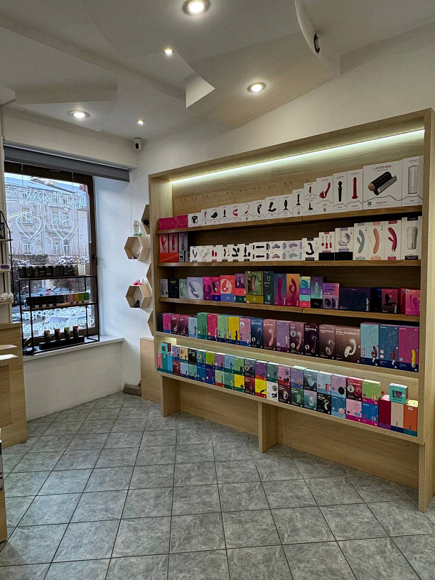 Фото 3 - Діючий та прибутковий шоурум продукції 18+ у центрі Львова.