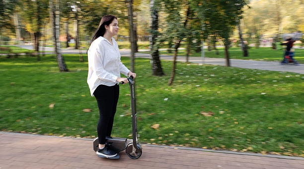Фото 5 - Ultra-compact e-scooter, that fits in your backpack